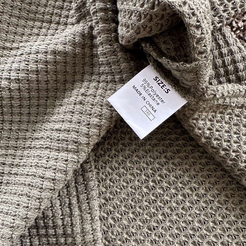 Elegant Waffle Knit Sweater Set - Olive and Blush/beige size small (lot of 2) - Picture 7 of 8